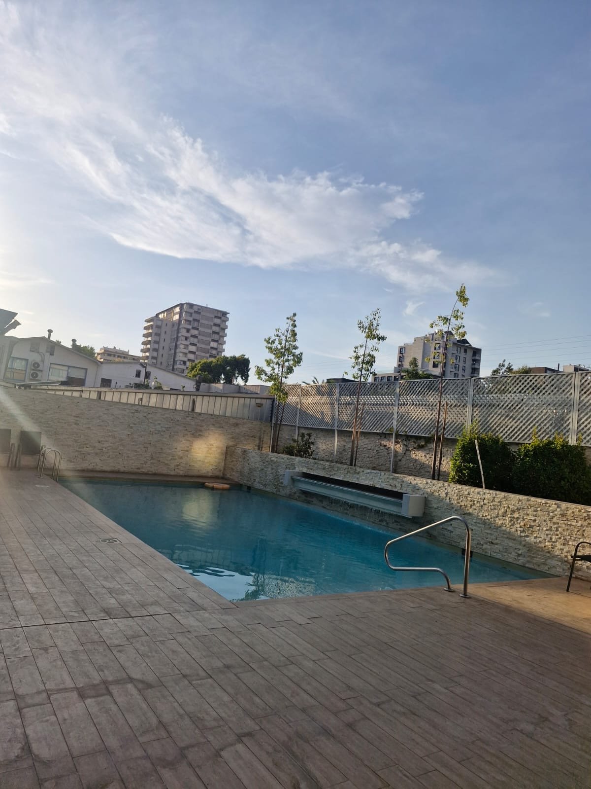 Venta departamento 3 dormitorios 2 baños, terraza, Simon Bolivar, casi nuevo